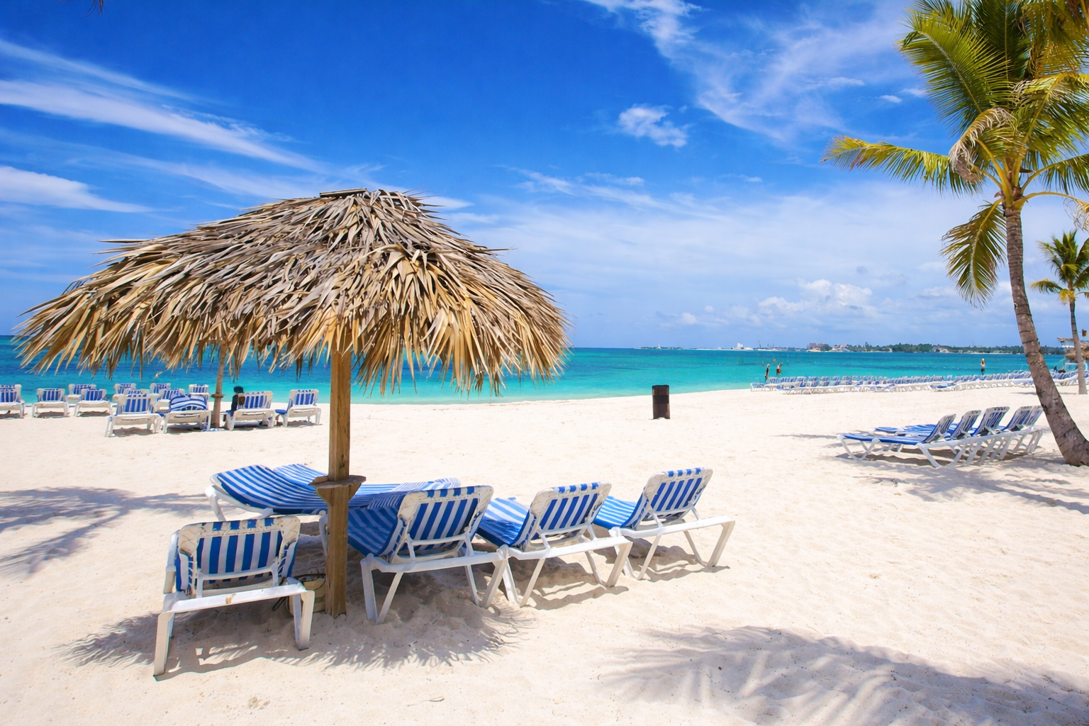 Cable Beach vicino a Nassau alle Bahamas.