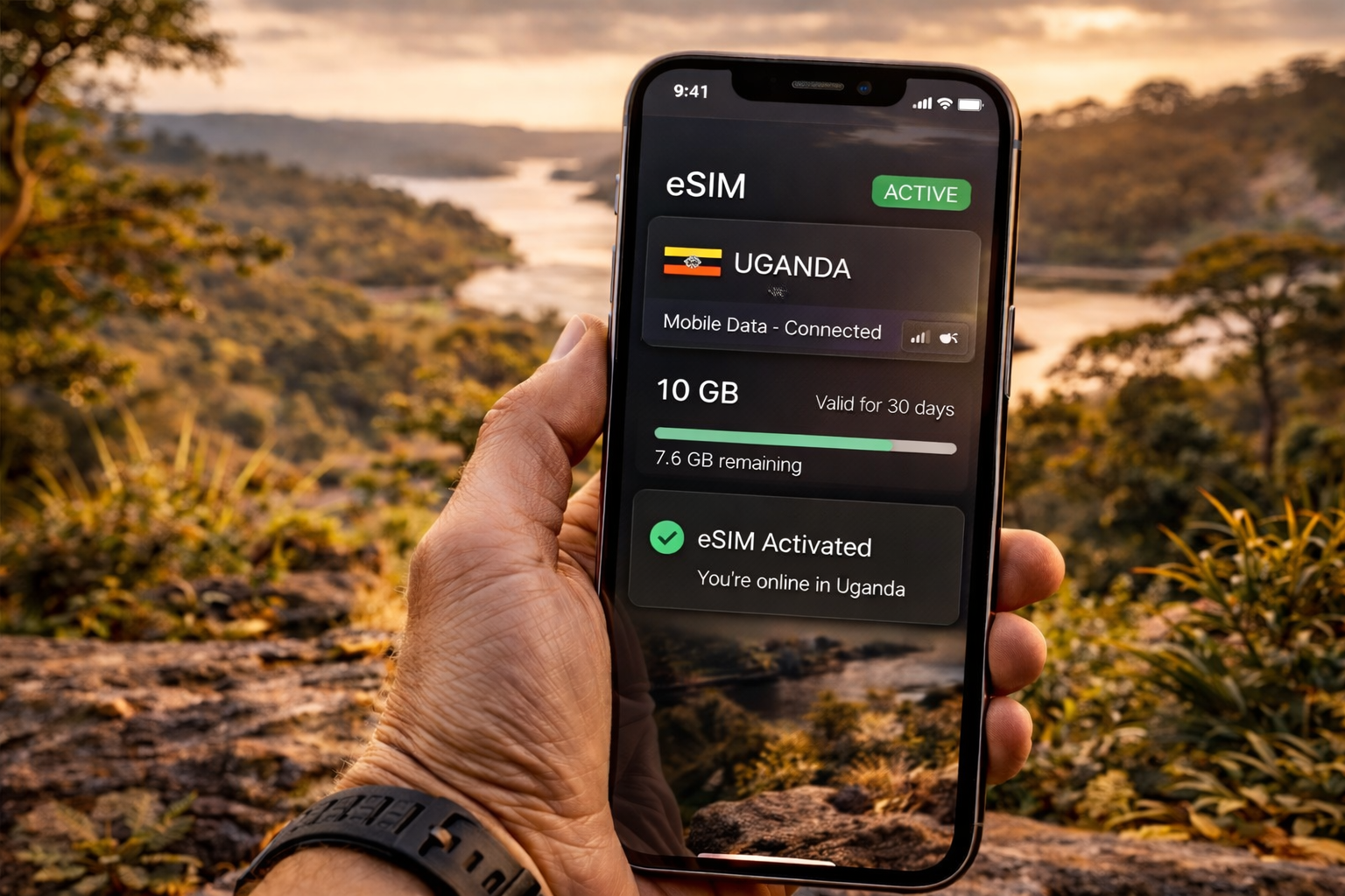 Telefon pintar dengan eSIM aktif untuk Uganda di skrin, dengan antara muka yang jelas dan bendera Uganda, berlatar belakang landskap hijau Afrika