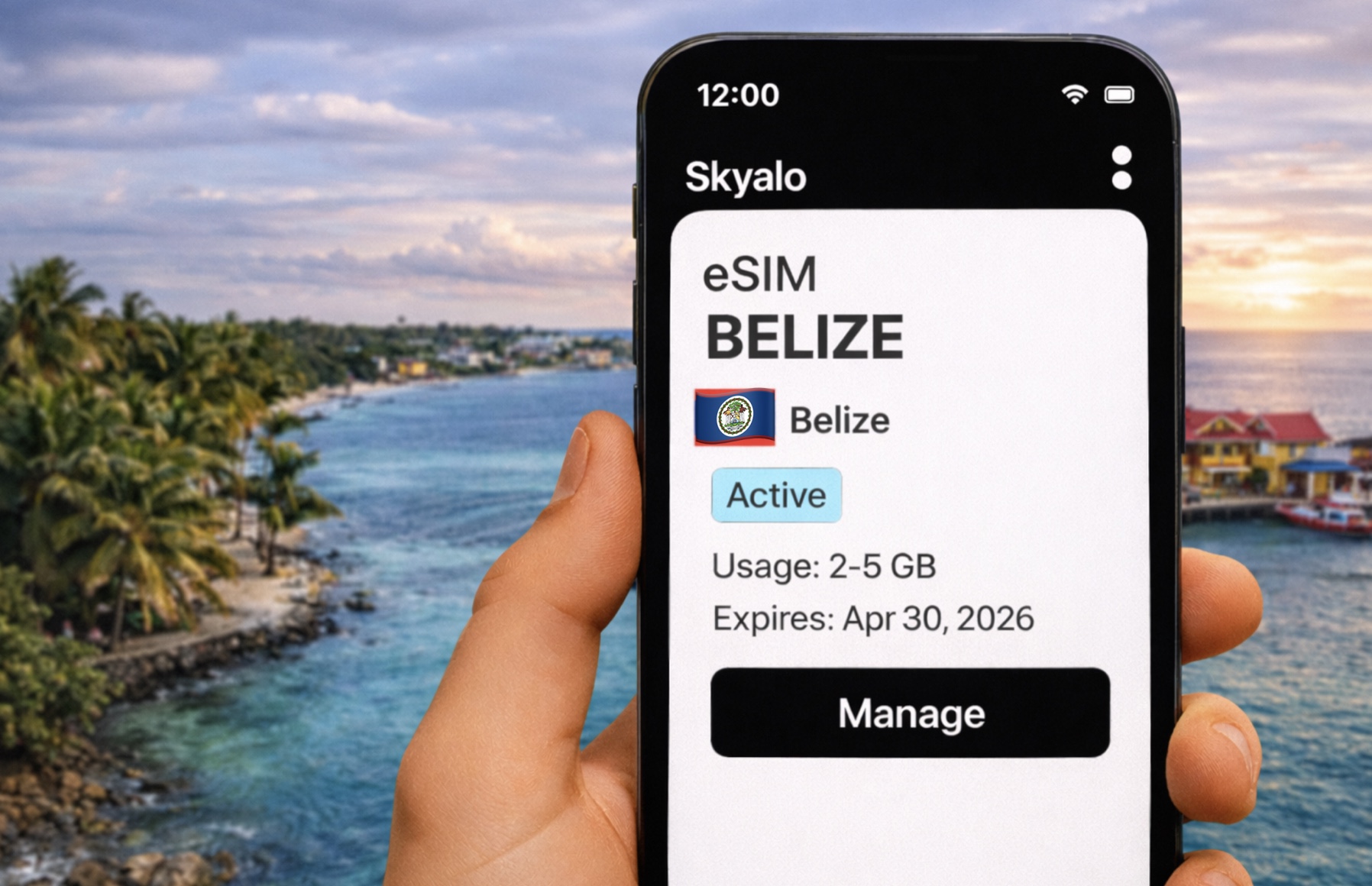 Смартфон з активною eSIM Skyalo для Беліза на екрані, на тлі тропічного узбережжя й океану