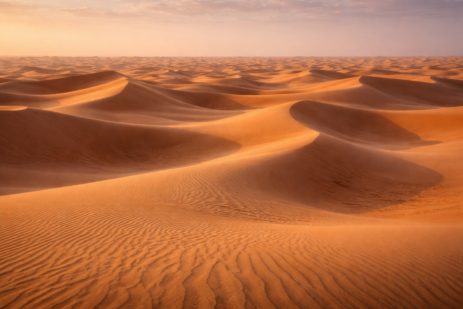 דיונות חול של הסהרה בצ'אד עם נופים מדבריים אינסופיים