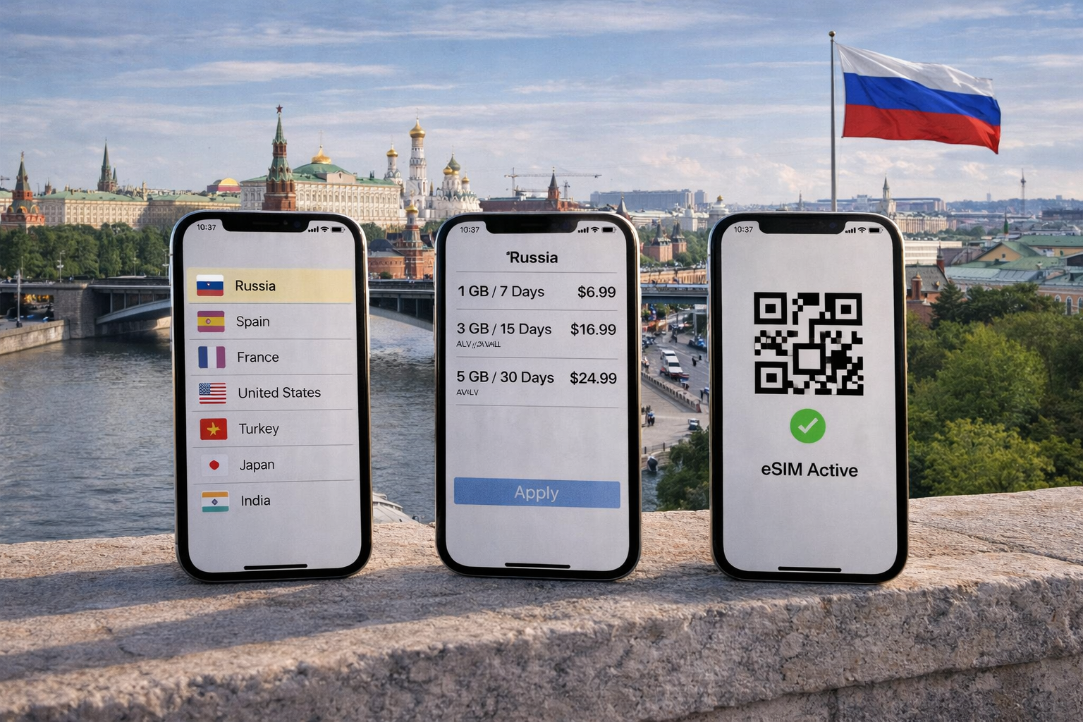 Tre smartphone con interfaccia eSIM per la Russia e piani di internet mobile sullo sfondo di Mosca e del Cremlino.