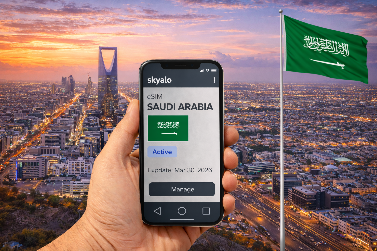 Smartfón s aktívnou eSIM pre Saudskú Arábiu na pozadí panorámy Rijádu s vežou Kingdom Centre pri západe slnka