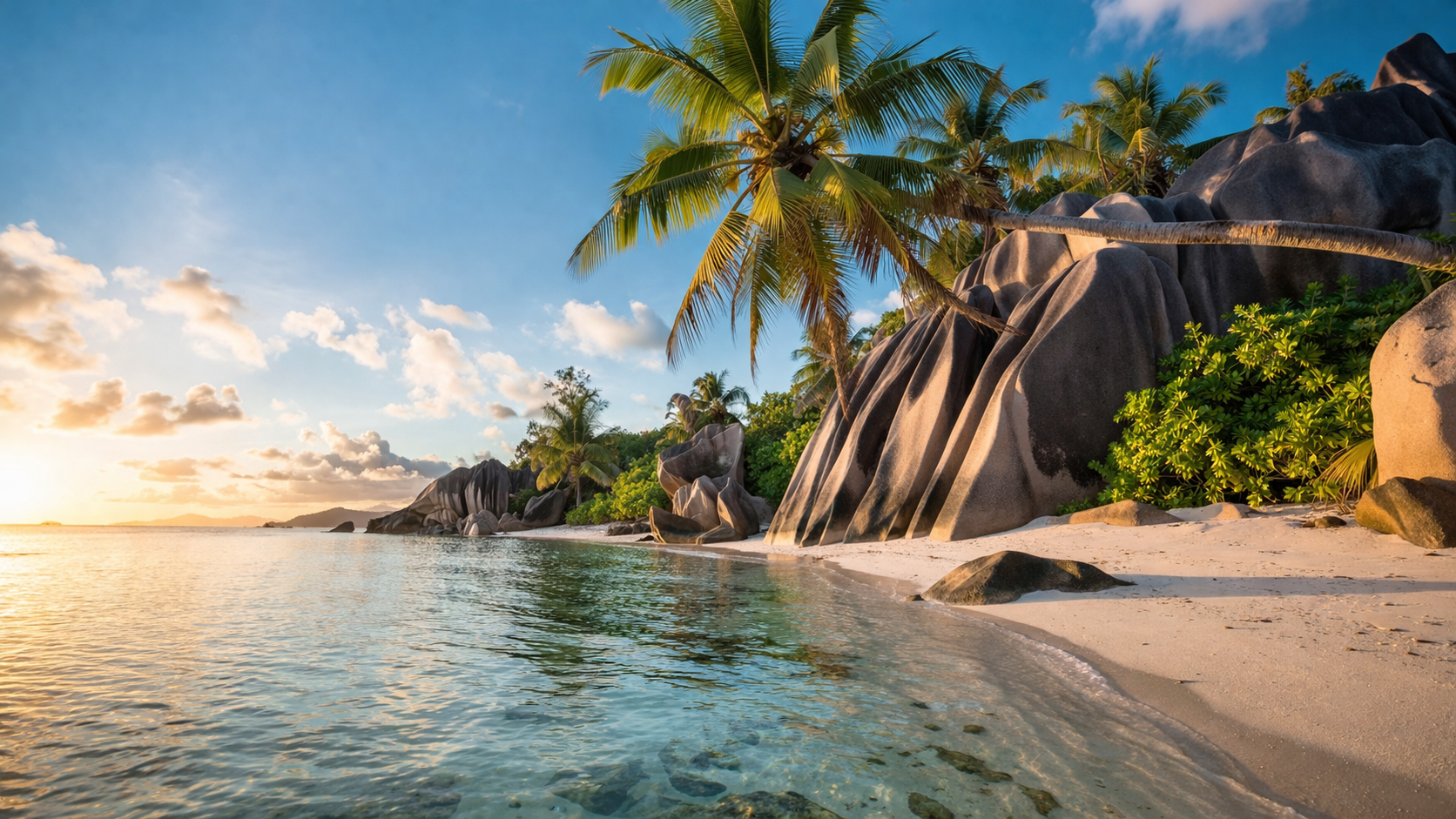 شاطئ أنس سورس دارجان في سيشل مع الصخور الغرانيتية والرمال البيضاء والبحيرة الفيروزية